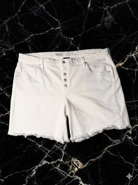 Mossimo White Denim Boyfriend Shorts Mid-Rise Button-Fly Raw Hem EUC Size 18